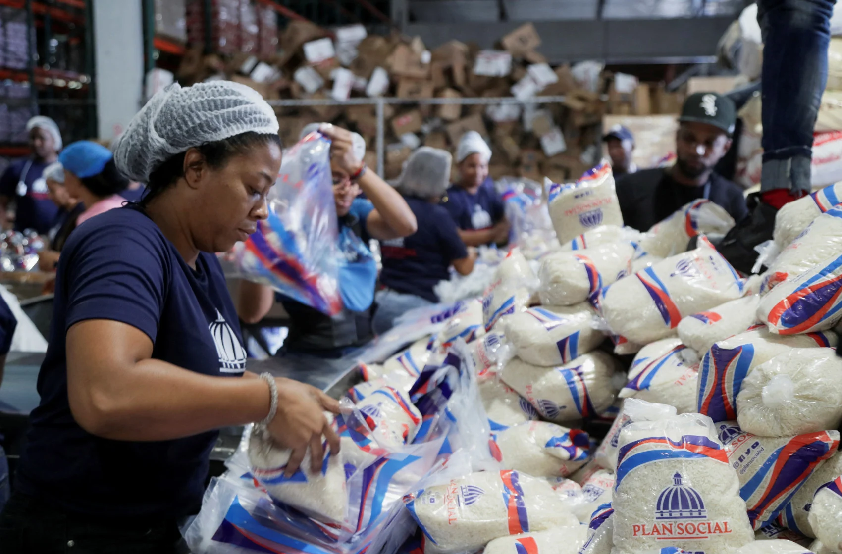 Workers of the Social State Plan prepare food rations in preparation for Hurricane Fiona, in Santo Domingo, Dominican Republic, September 18, 2022. (REUTERS/Ricardo Rojas)