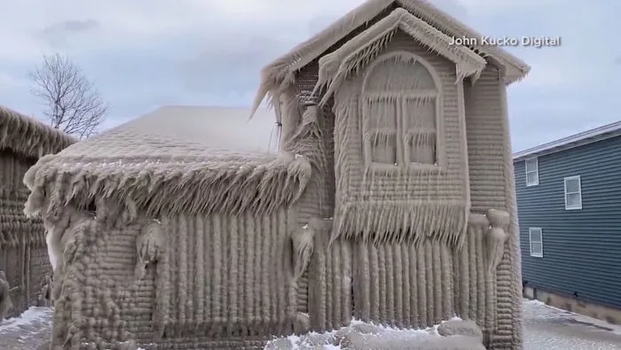 Spectaculaire village de glace près du lac Érié