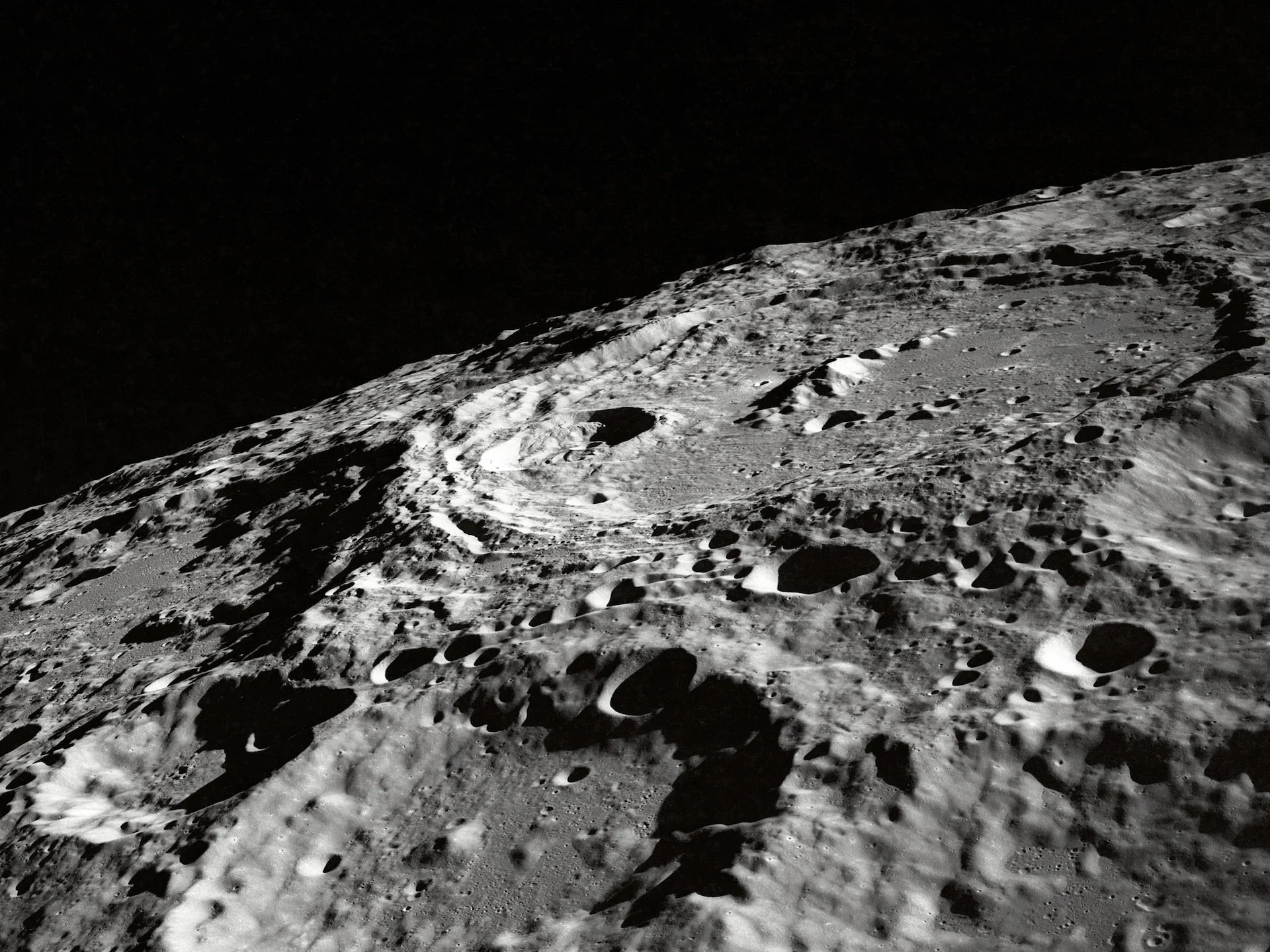 Trois mystères non résolus sur la Lune