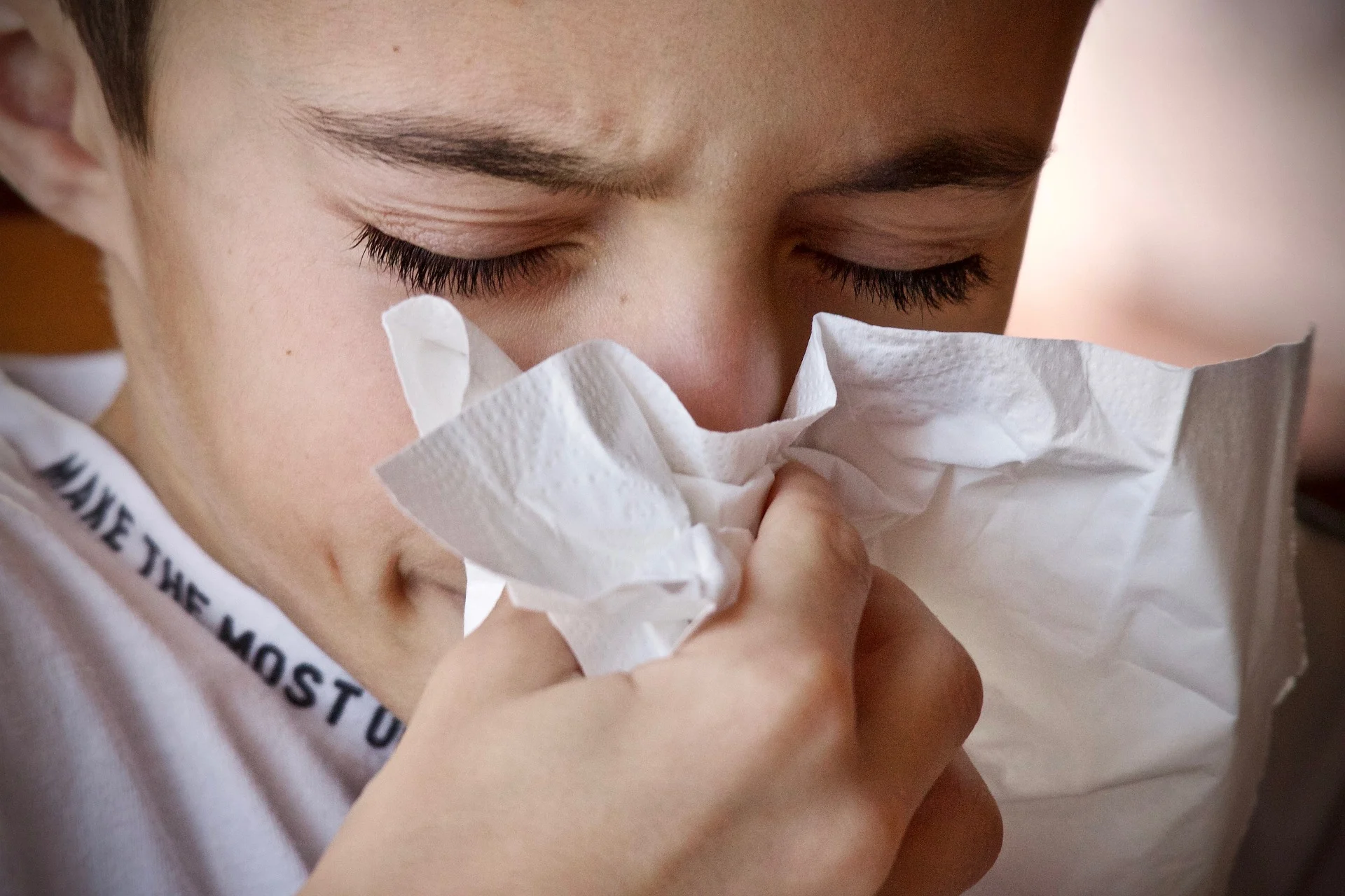 Nez qui coule : rhume ou allergies? Voici la réponse