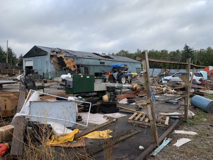 Mark Robinson: Confirmed tornado damage in  Strabane area of Hamilton, Ontario. October 6, 2020