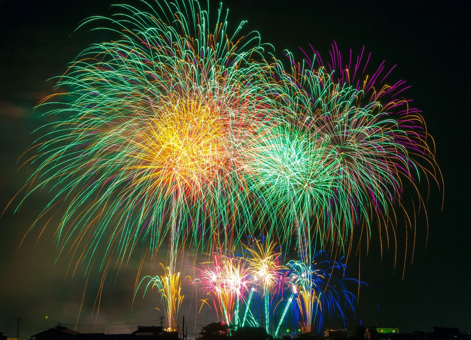 Pixabay/Free to use: Multi-coloured fireworks (Credit: DeltaWorks). Link: https://pixabay.com/users/deltaworks-37465/