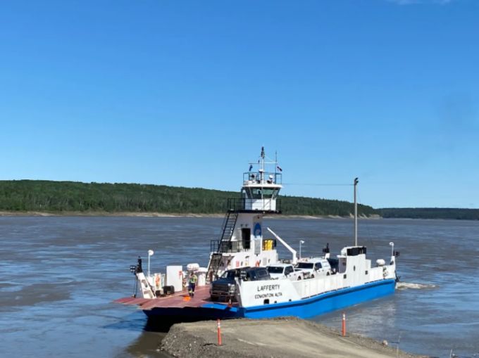 (CBC/Avery Zingel) Fort Simpson NWT Ferry