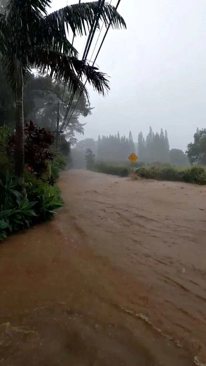 Évacuation à Maui, à Hawaii, après la rupture d’un barrage 