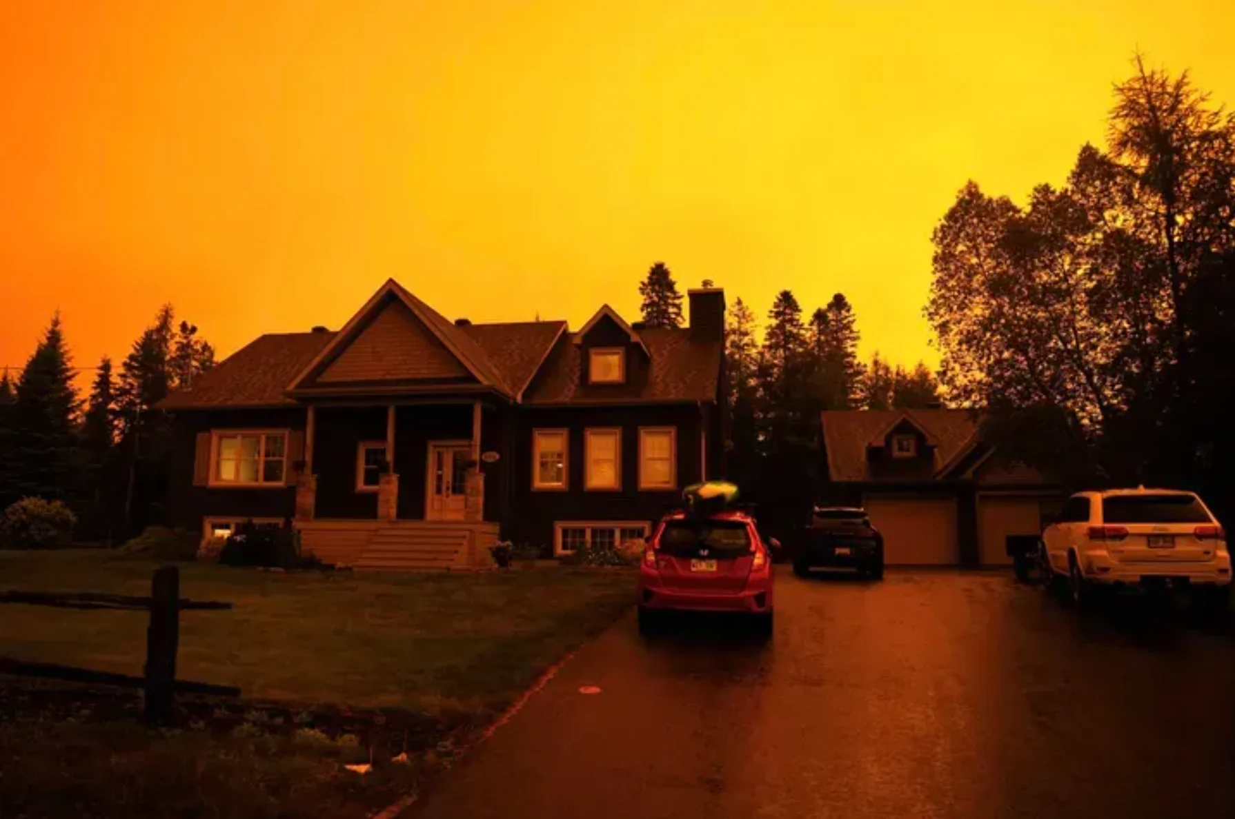 Shannon, Que., smoky skies. (Audrey Carpentier/Submitted to MeteoMedia)