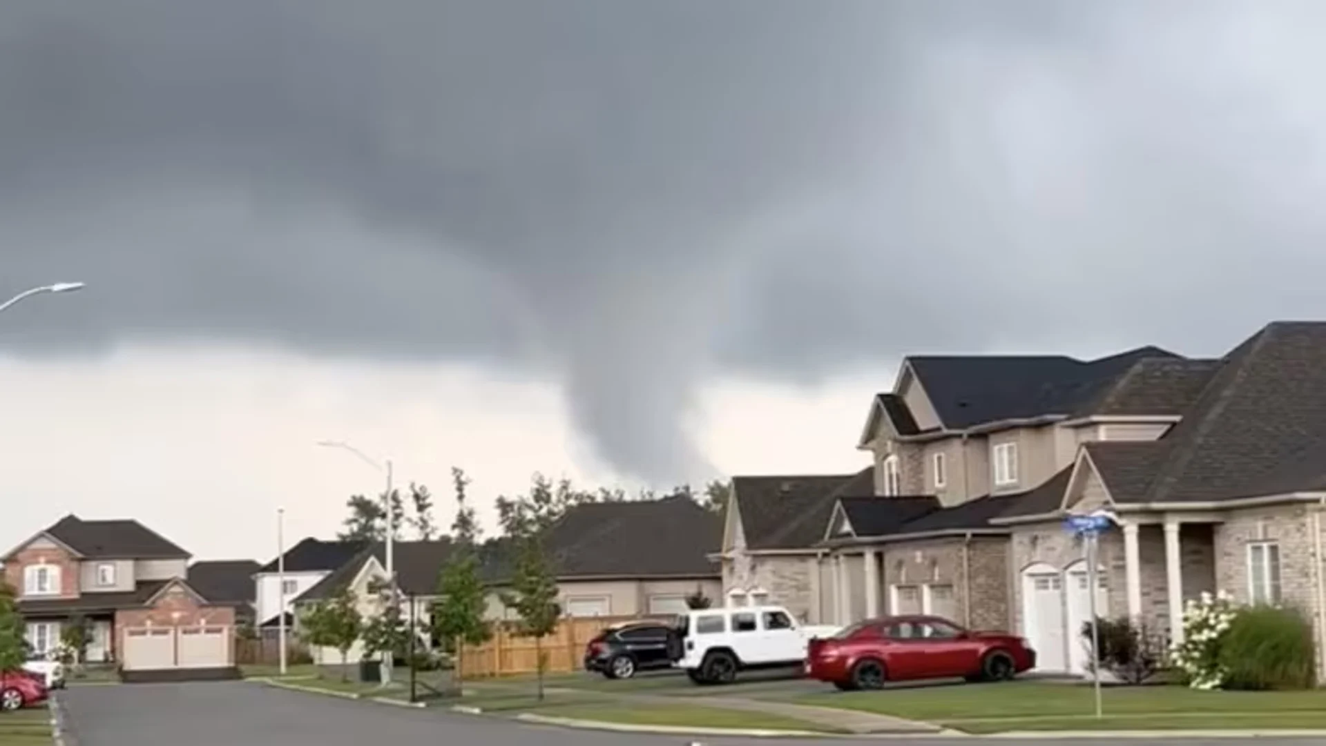 'It felt like a movie,' says man who saw tornado hit Niagara Region ...