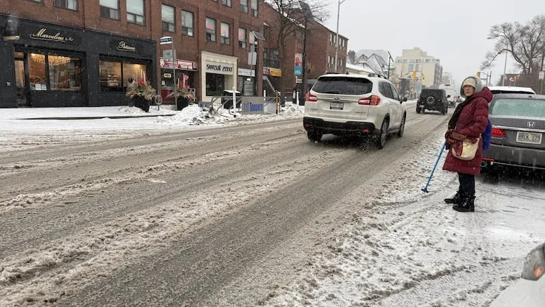 (CBC) Environment Canada operational meteorologist Mark Schuster said the worst of the conditions set in during the morning's rush hour commute, as temperatures fell to near the freezing mark. (Paul Smith/CBC)