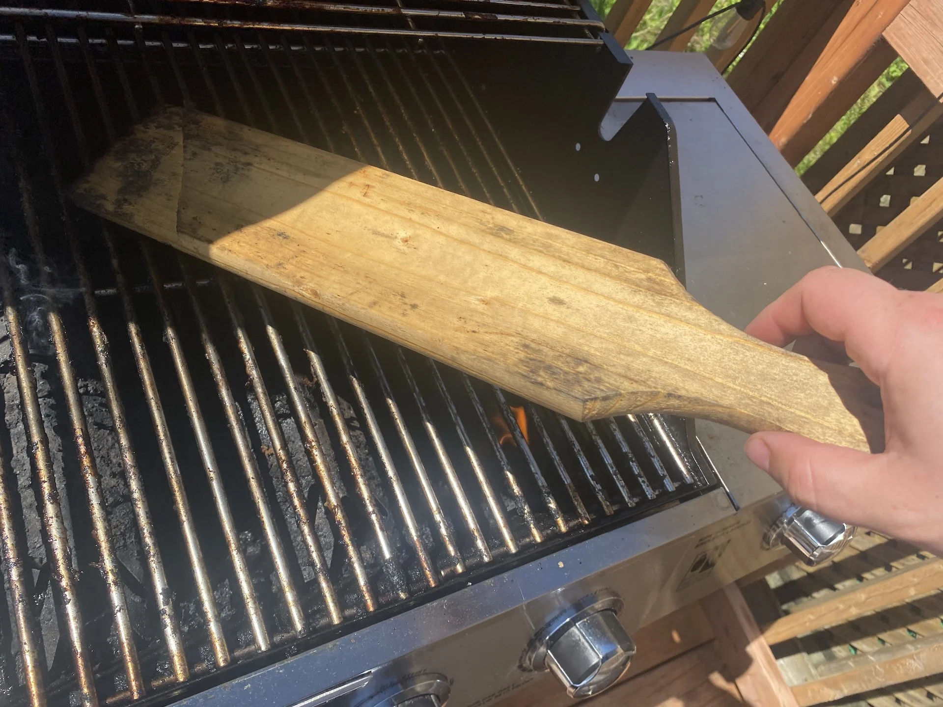 Alternatives to wire bristle grill brushes for safer barbecue season