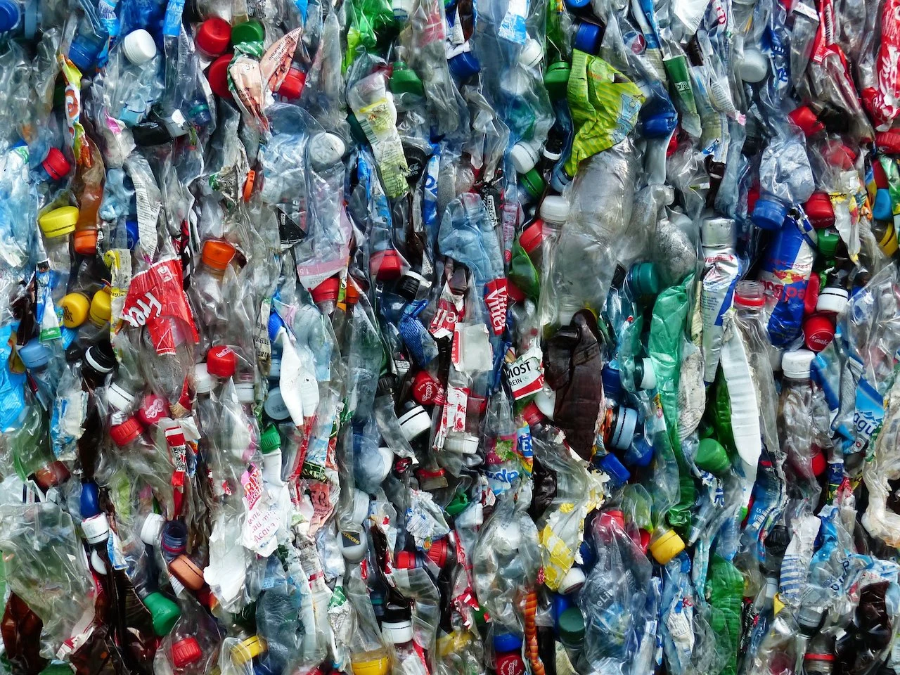 Plastic bottles/Pixabay