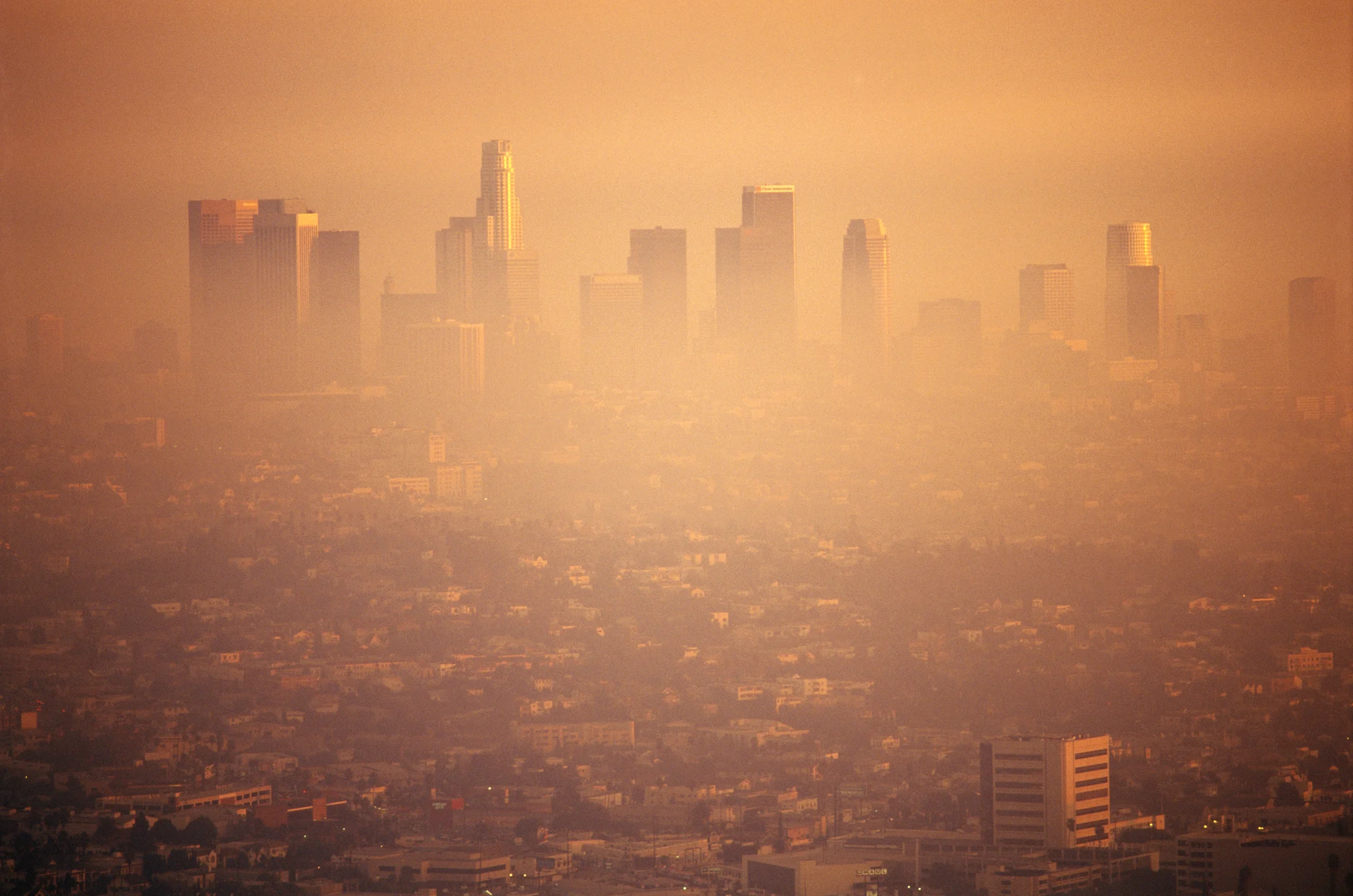 smog air pollution los angeles (Robert Landau. Corbis Documentary. Getty Images)