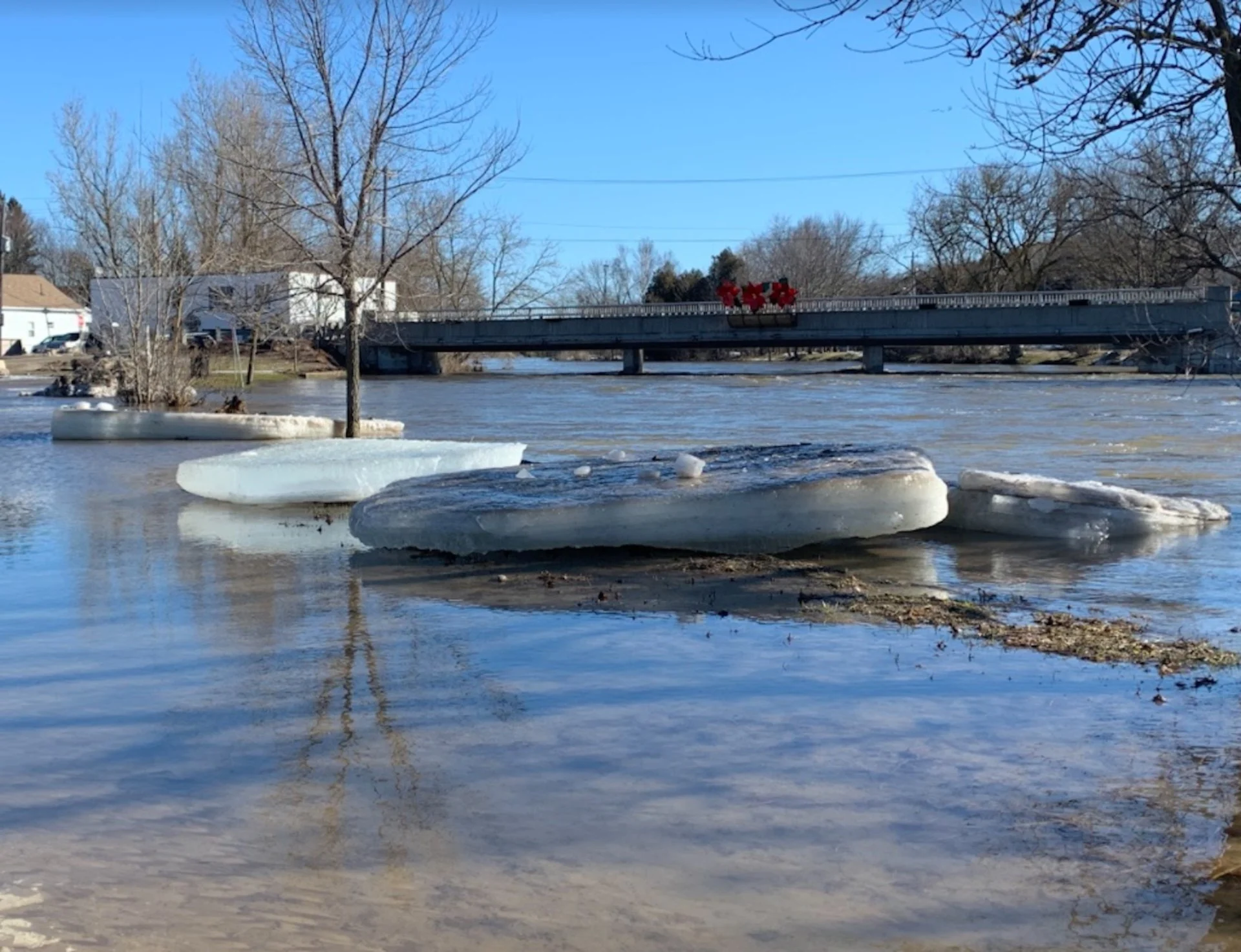 Canadians in flood-risk areas unaware, unprepared: Study
