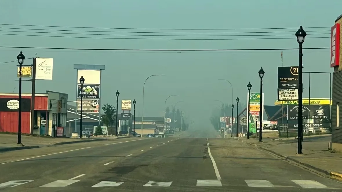 edson-downtown-wildfire-smoke/Town of Edson/Facebook via CBC