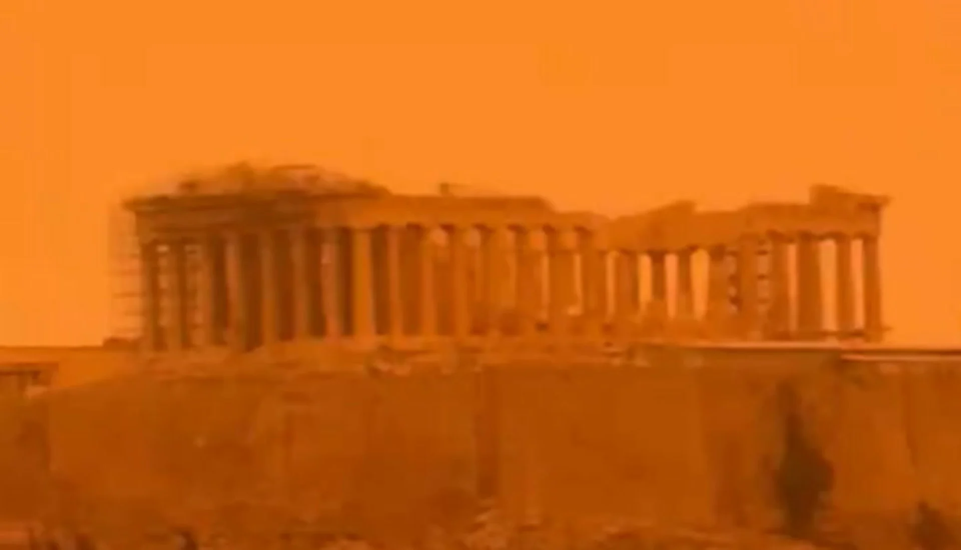 Images surréalistes: le  Parthénon sur Mars