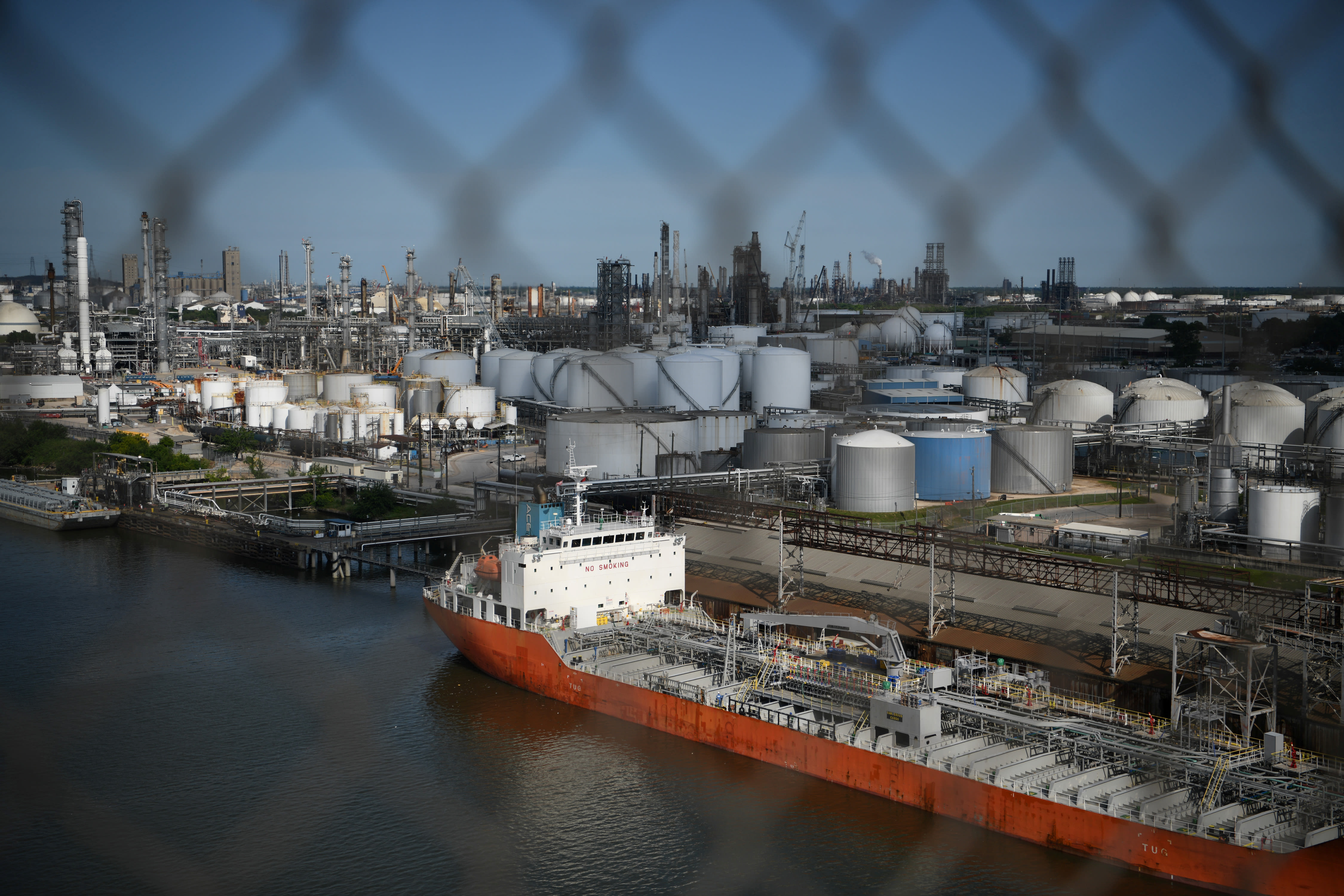 Fossil fuel company net zero plans 