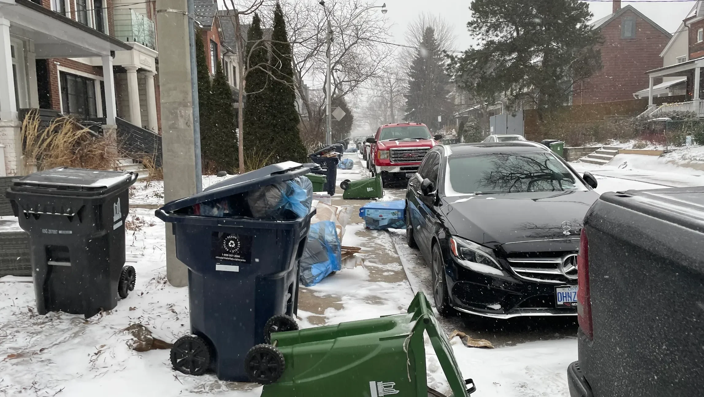 Boxing Day, Blizzard, Blowing Snow, Ice, Ontario, December 26, 2025. (The Weather Network/Lauren O'Neil)