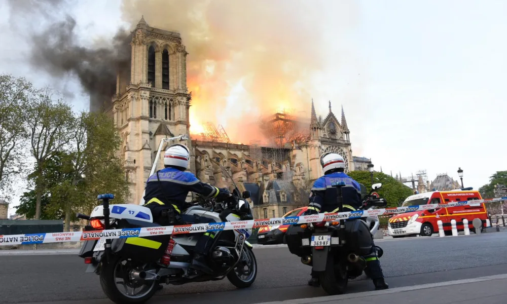 Notre-Dame de Paris : le vent a attisé les flammes