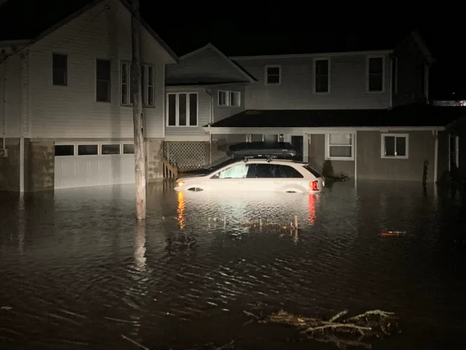 'Angry' Lake Erie prompts evacuations amid flooding, hurricane force winds