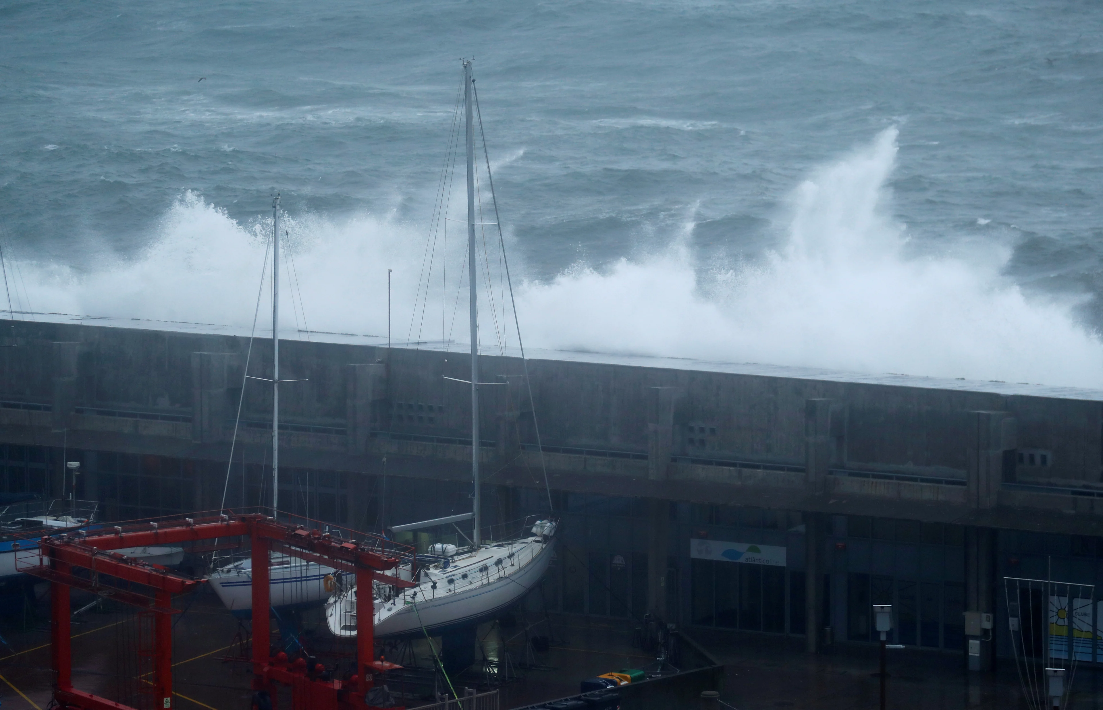 2019-10-02T160639Z 2 LYNXMPEF910JG RTROPTP 4 STORM-LORENZO-AZORES