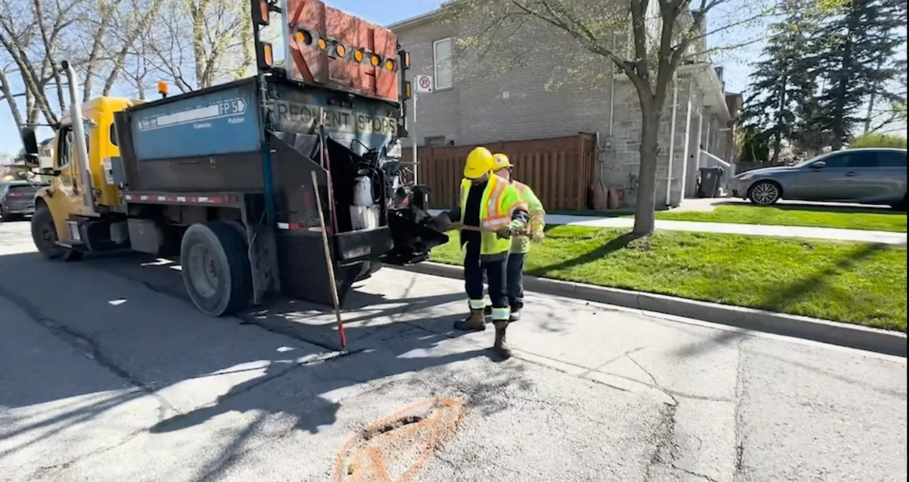 Toronto potholes/Michael Vann/TWN