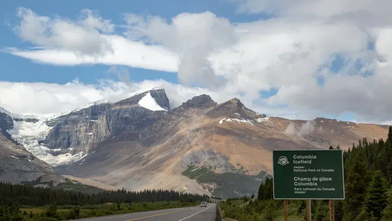 mount-andromeda-parks-canada