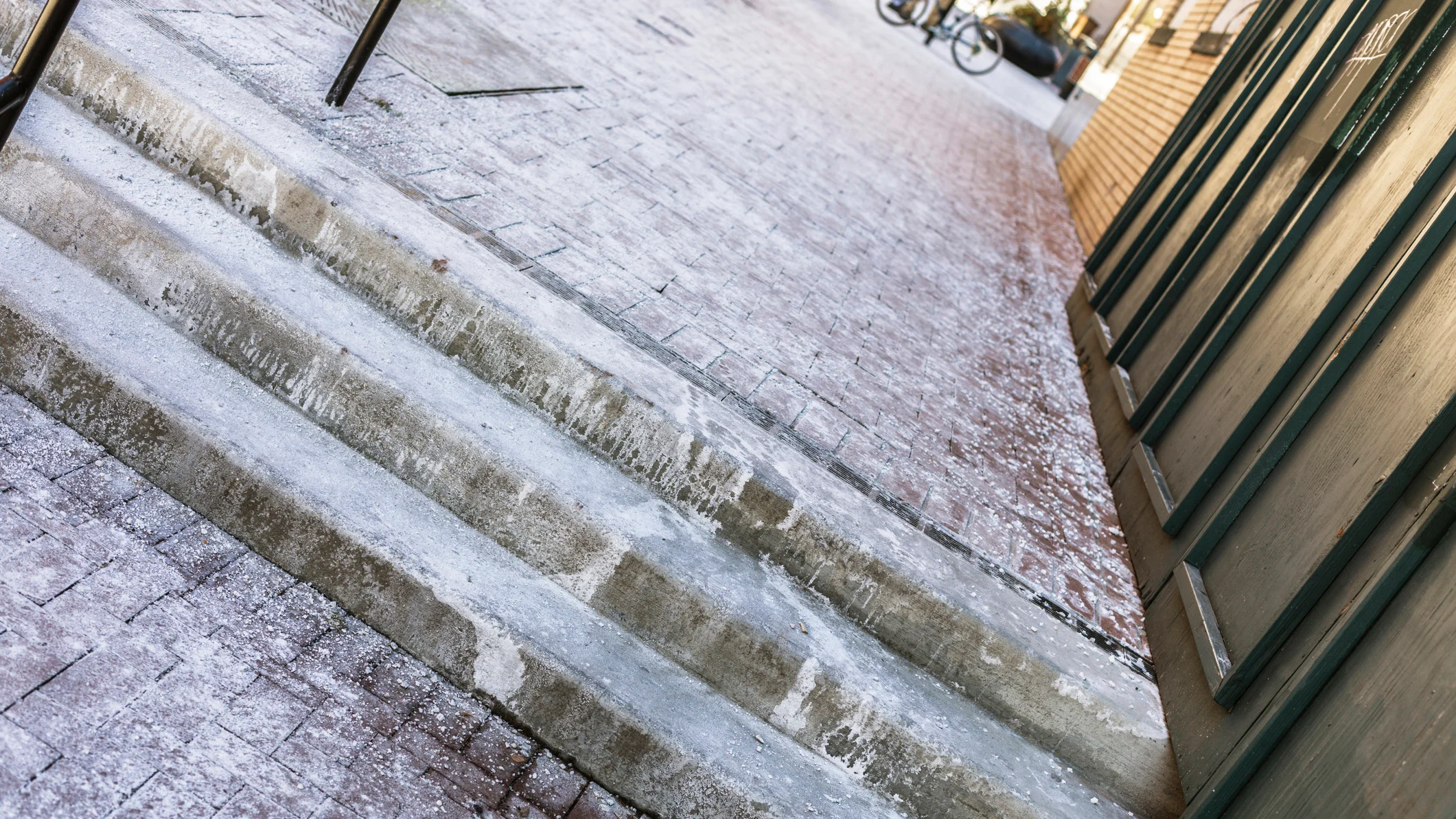 Salty-Sidewalk-Willowpix-GettyImages-479148123