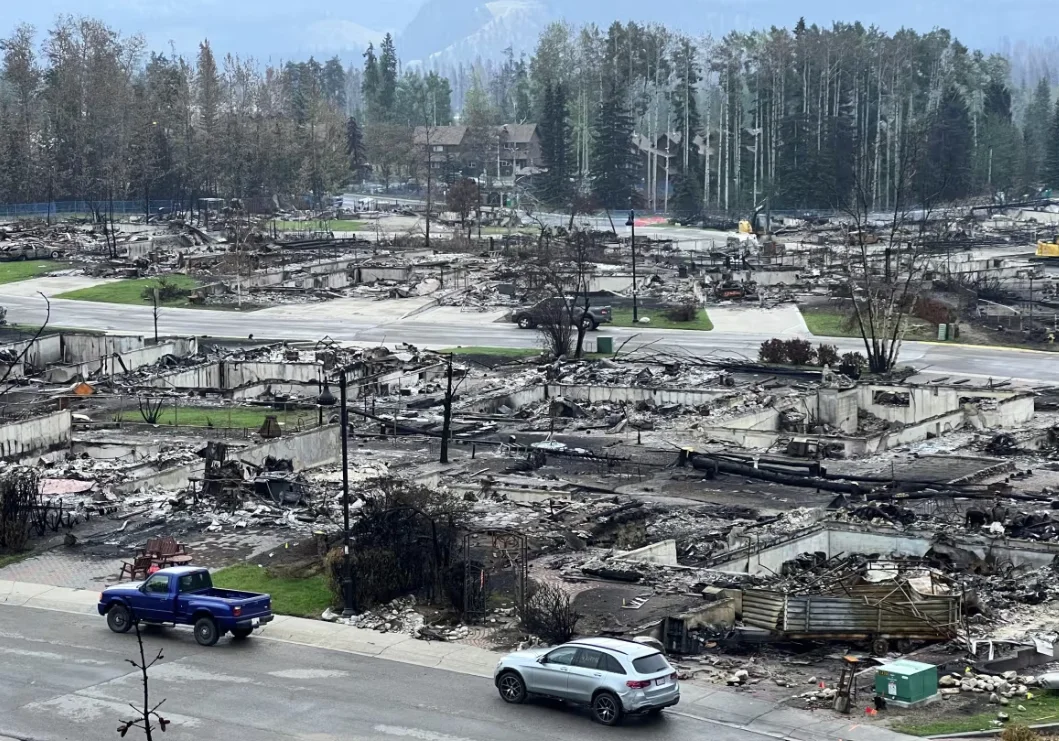 CBC: The Cabin Creek neighbourhood on the west end of the Jasper townsite is almost completely destroyed. (Liam Harrap/CBC)