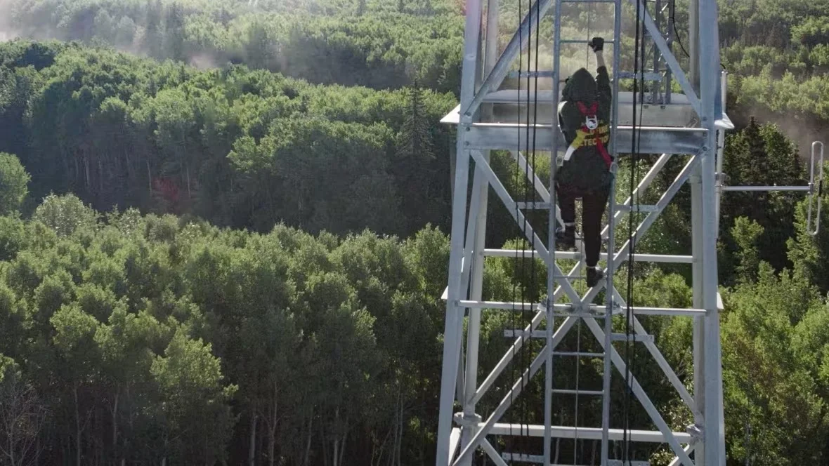 fire-lookout-climbing-fire-tower-wildfires/Submitted by Tova Krentzman via CBC