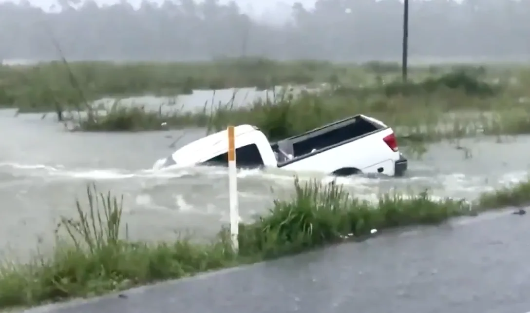 Deadly torrential Imelda floods homes, snarls travel around SE Texas