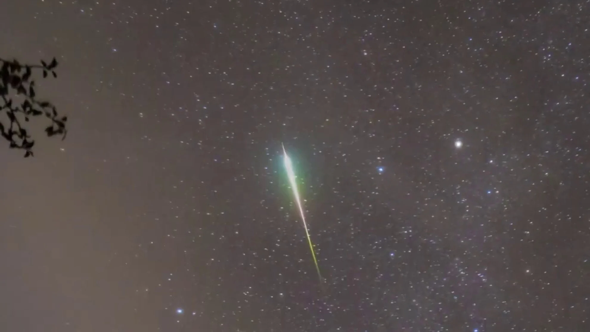 Orionid meteor before persistent train Brenda Tate Tim Doucette Storyful