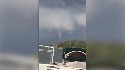 Deux tornades touchent terre en Saskatchewan