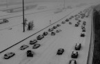 Ontarians told to wait out this dangerous blizzard at home, major highways close