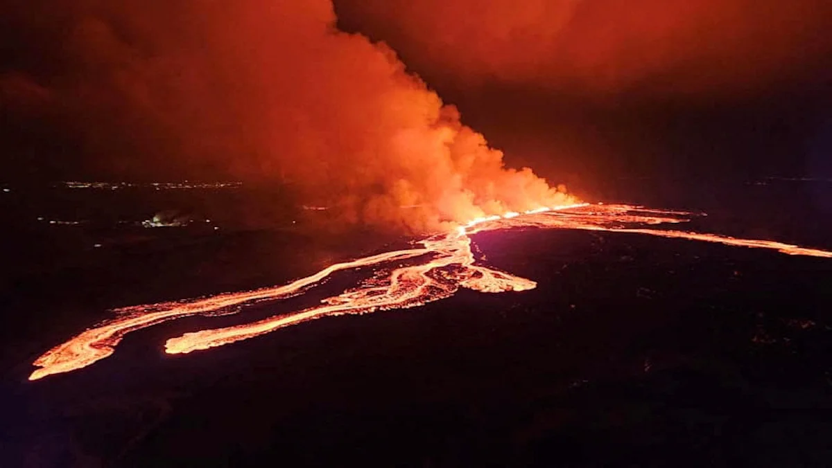Iceland volcano still pouring out fountains of lava The Weather Network