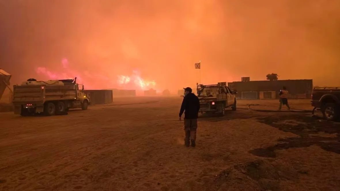 wildfire-sandy-lake-first-nation/Neal Gillespie/Facebook via CBC 