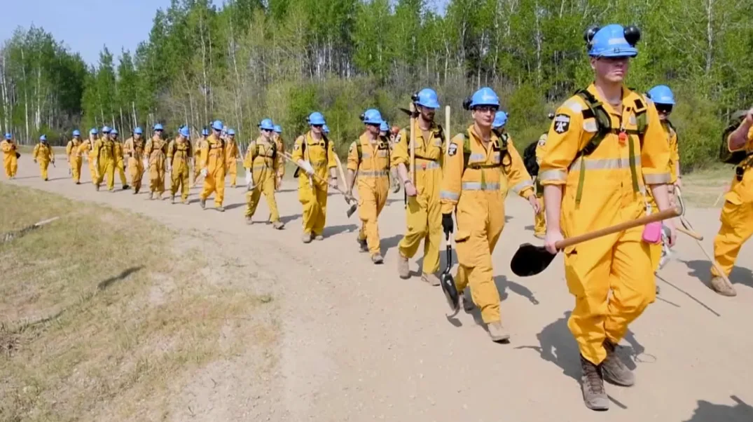 CBC: Members of Canadian Armed Forces are on the ground in Alberta helping with firefighting efforts. (3 Canadian Division Headquarters)