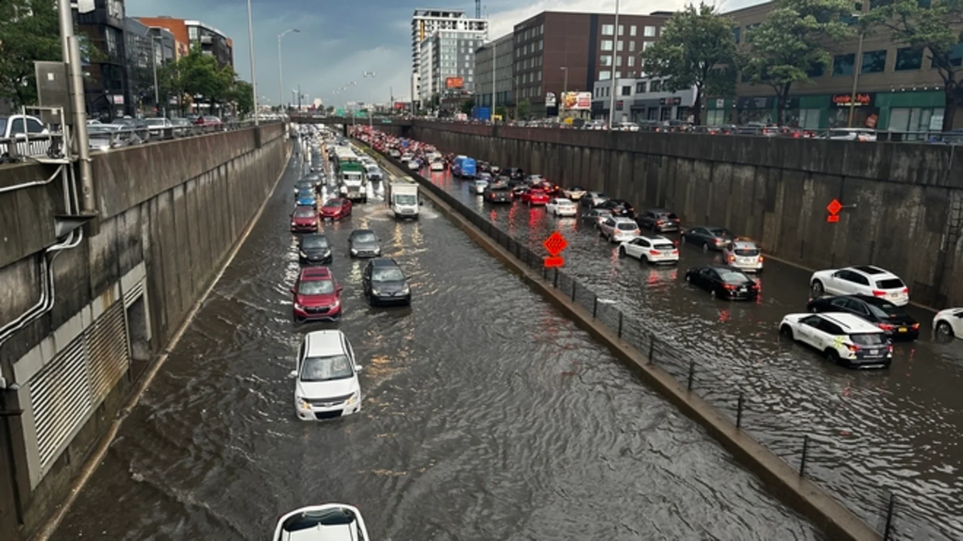 Vous ne rêvez pas, le Québec est plongé dans une situation anormale