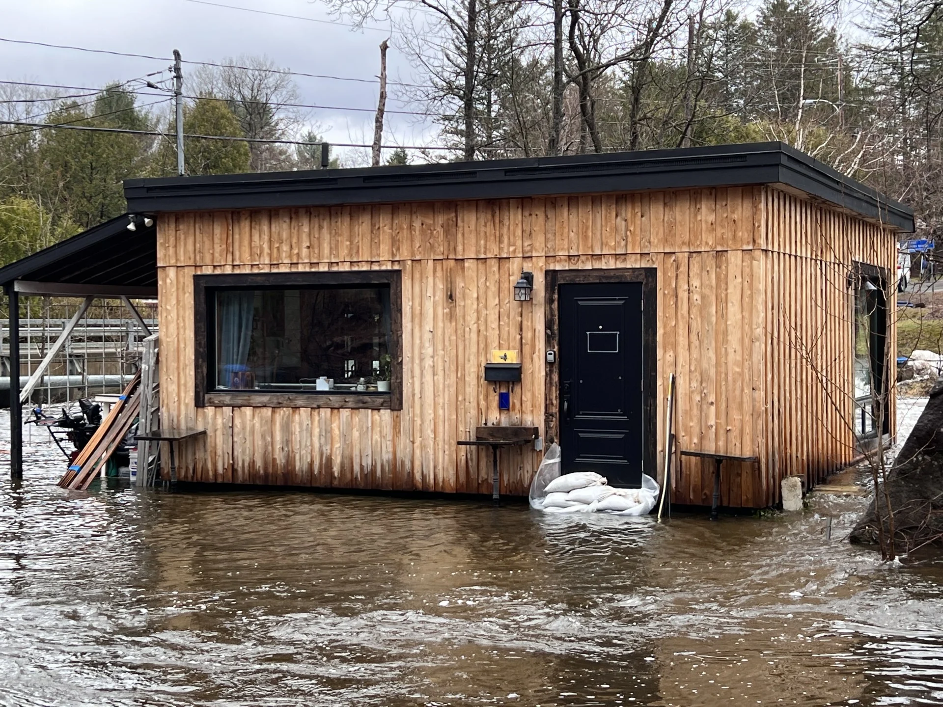 EN IMAGES - Inondations : des rivières déchaînées au Québec