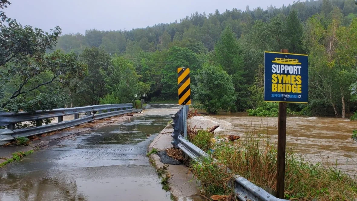 symes-bridge-flooding/Mike Moore/CBC