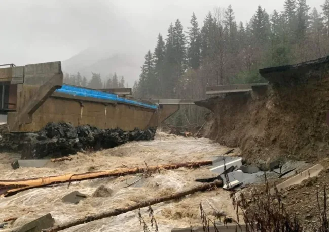 B.C.: Devastation unfolds, 250+ mm of rain washes out roads, forces evacuations
