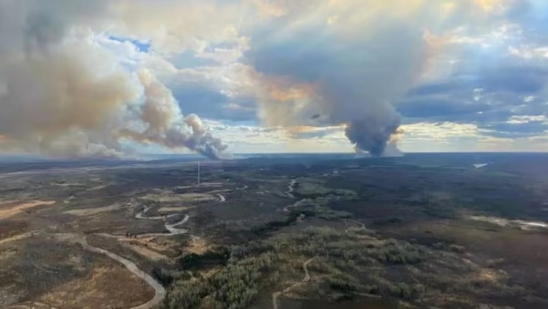 fort-mcmurray-wildfire-mwf017/Alberta Wildfire via CBC