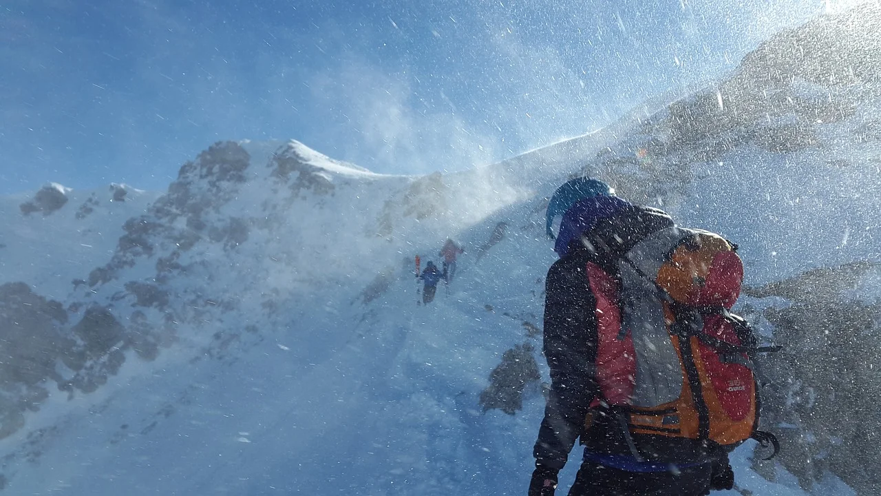 Le cyclone Fani crée un terrible blizzard au mont Everest