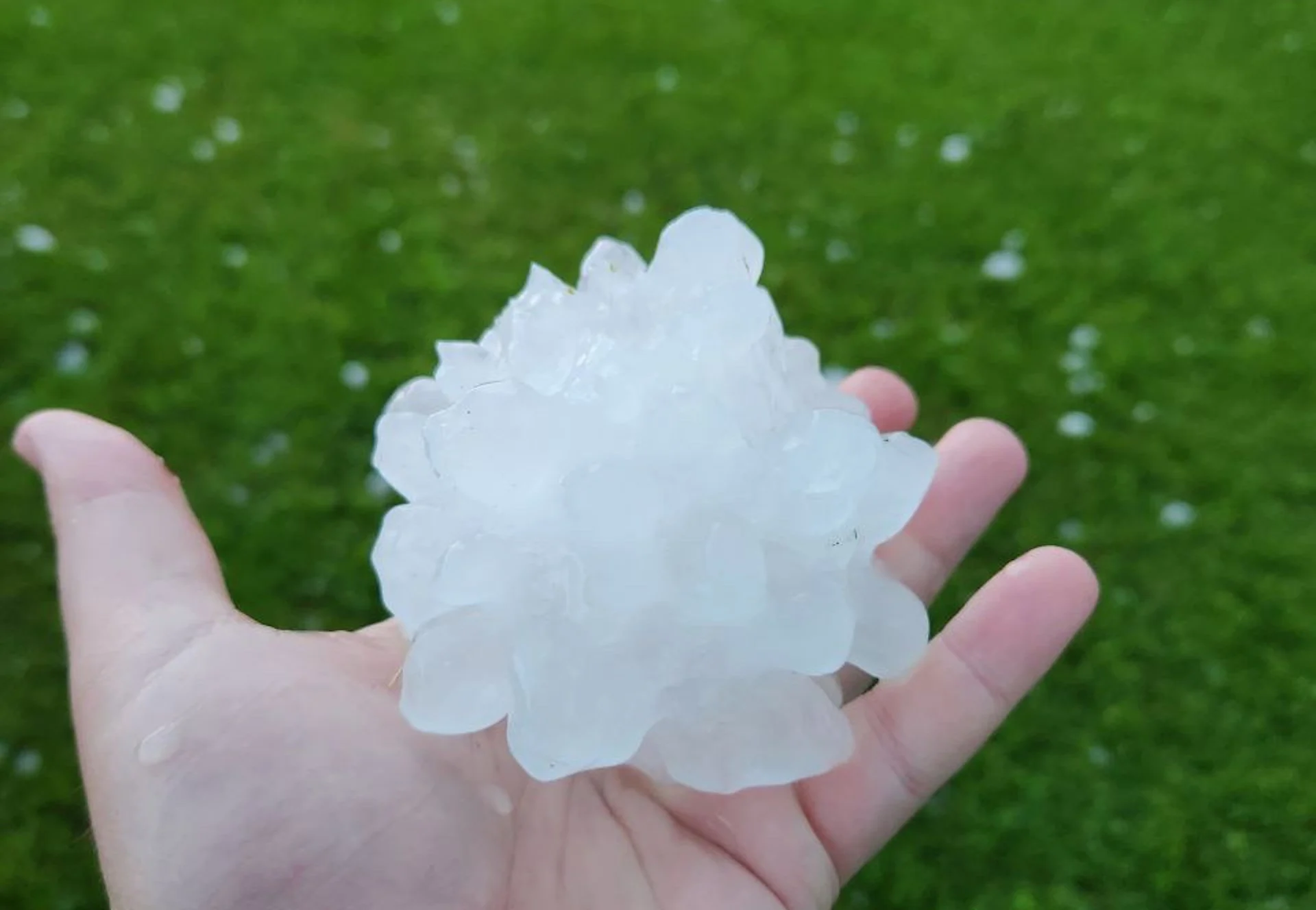 How does hail get so big?