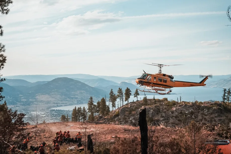 BC wildfire service helicopter