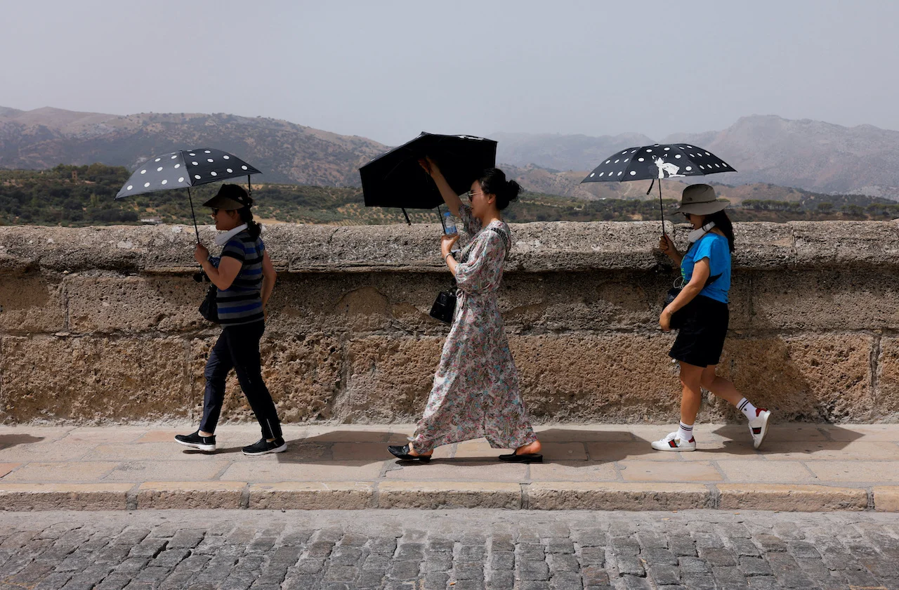 CLIMATE-UN-HEAT-HEALTH (1)/. REUTERS/Jon Nazca/File Photo