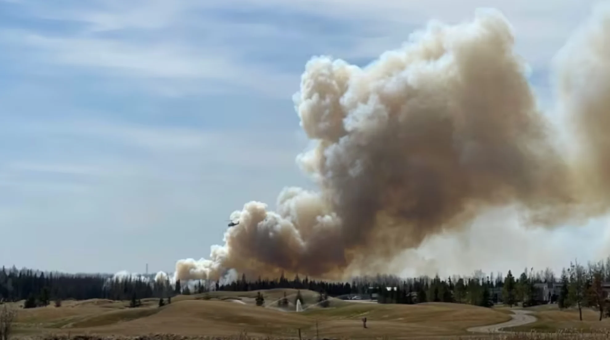 Highway 16 reopens, hundreds of fire evacuees return to homes west of Edmonton