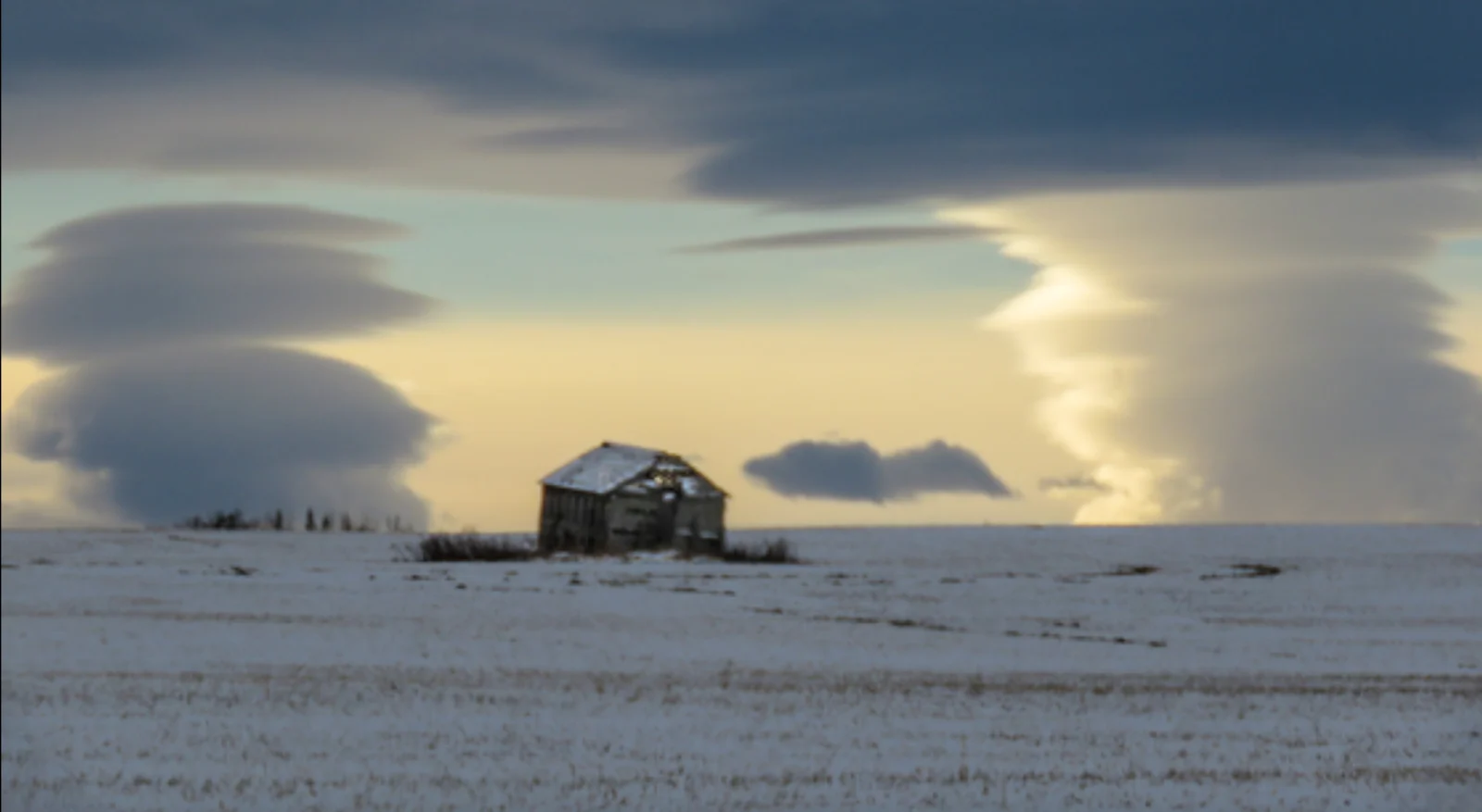 Lenticular clouds just outside of Calgary, Alta. Taken Dec. 15, 2020. (Anne Elliott/Submitted)