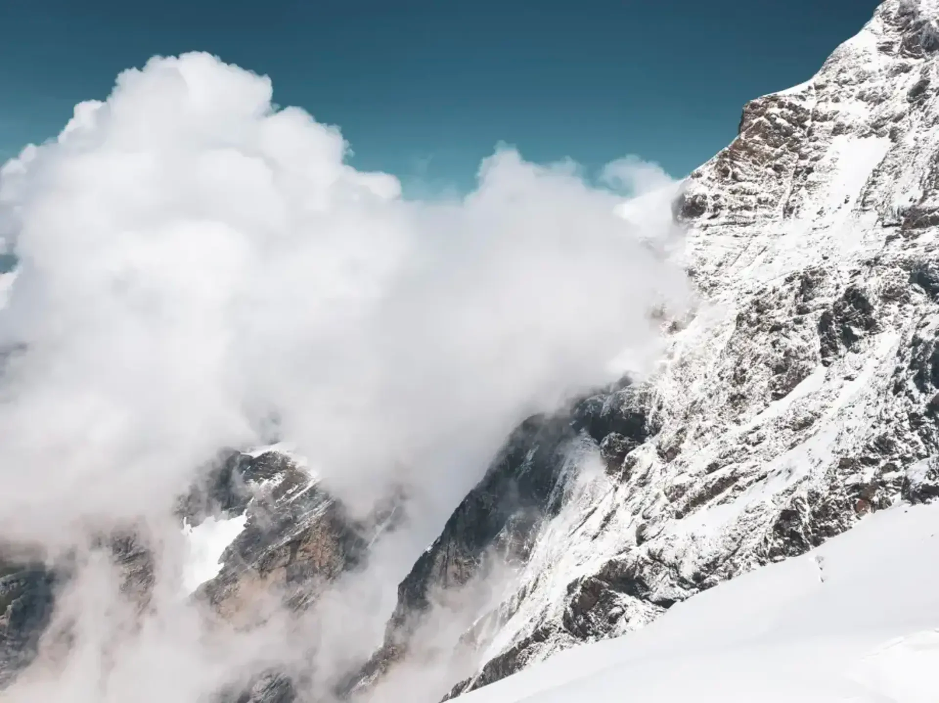 Recalling when skiers were eating breakfast and an avalanche enveloped the hotel