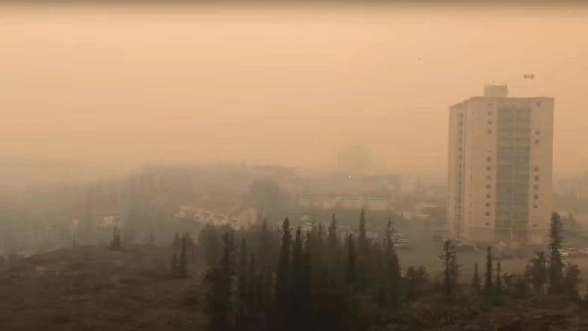 Wildfire breach of control lines west of Yellowknife now 'significant'