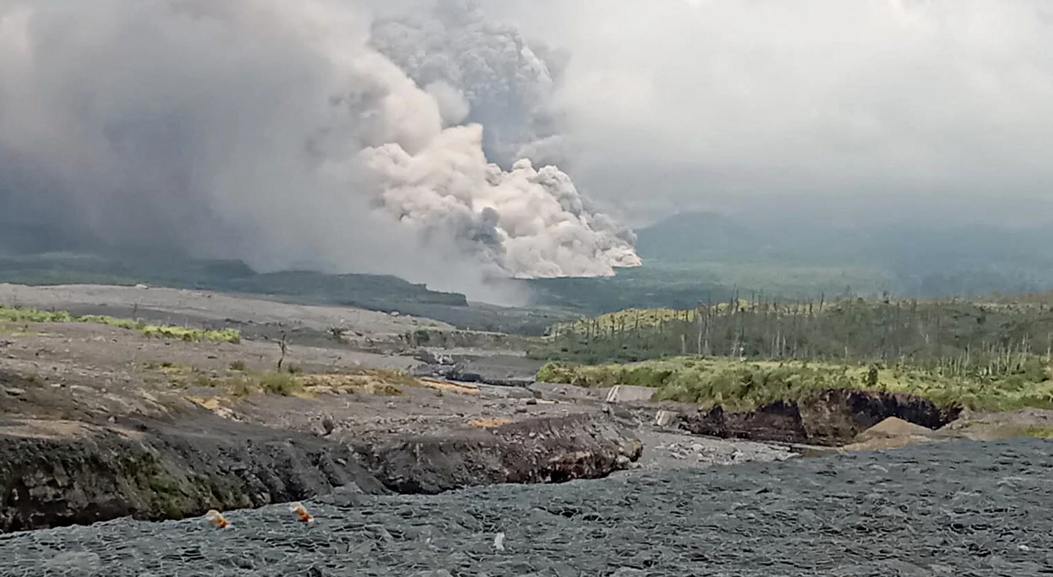 Volcanic ash is seen from Pronojiwo following the eruption of Mount Semeru volcano, in Lumajang, East Java province, Indonesia, December 4, 2022. Antara Foto/Eri/ via REUTERS