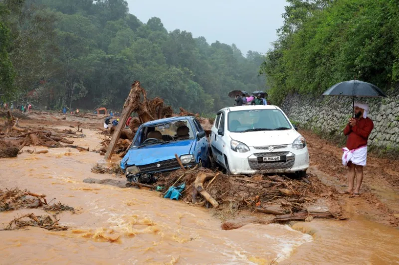 India floods kill more than 270, displace one million