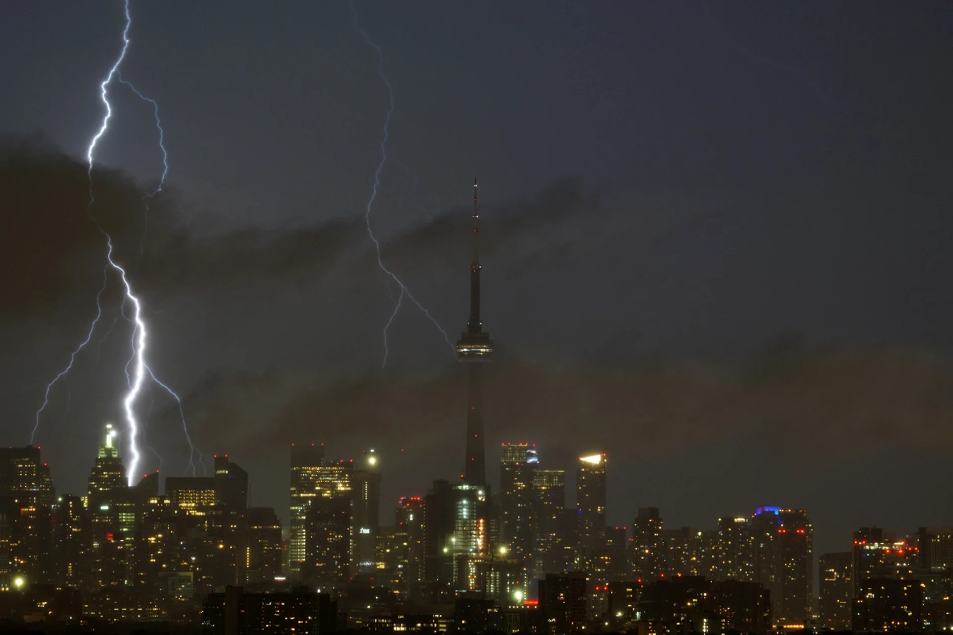 Southern Ontario faces summery Sunday with another risk of storms